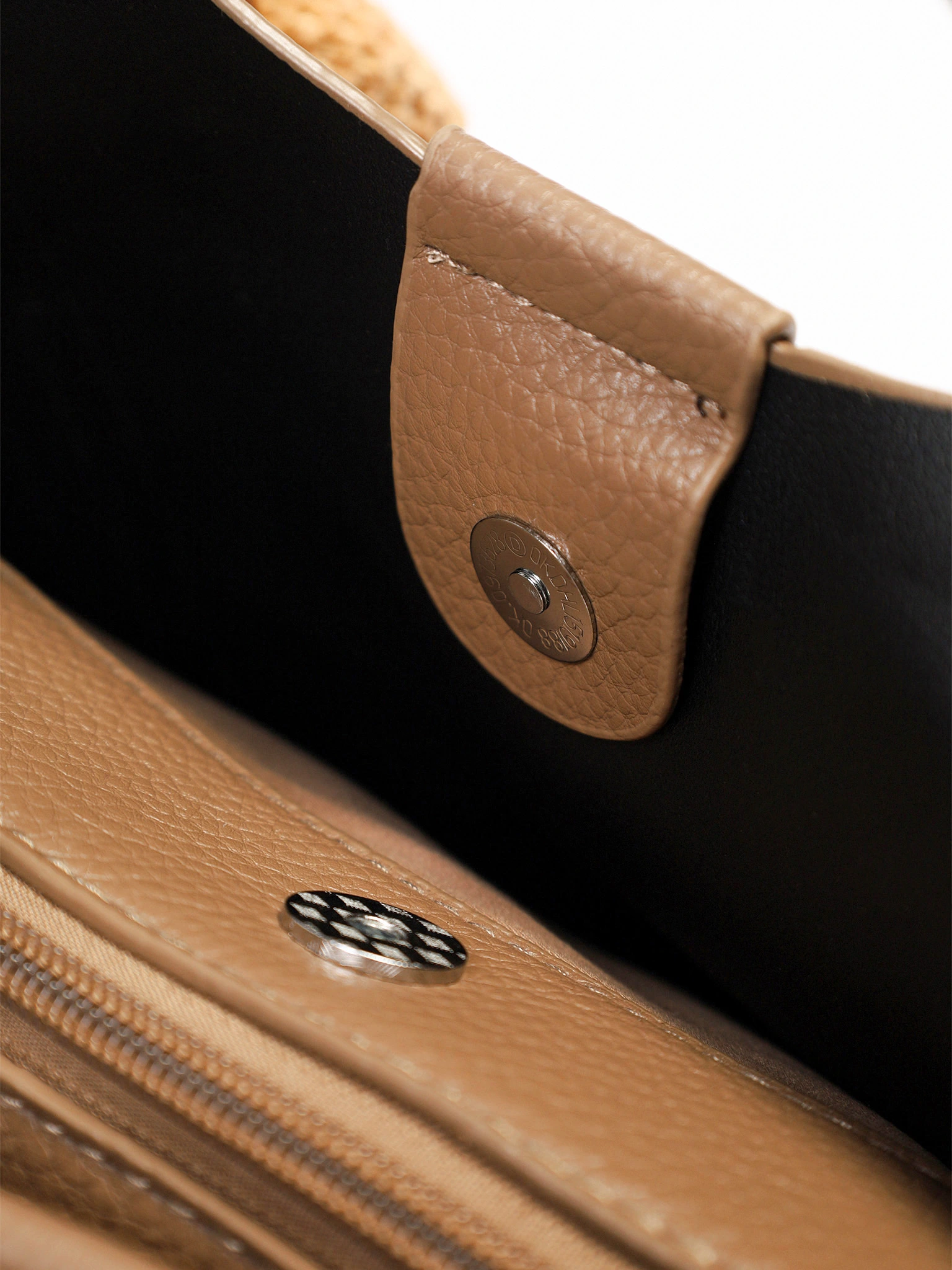 Сумка-тоут с плоскими ручками с брелком-медвежонок в ассортименте